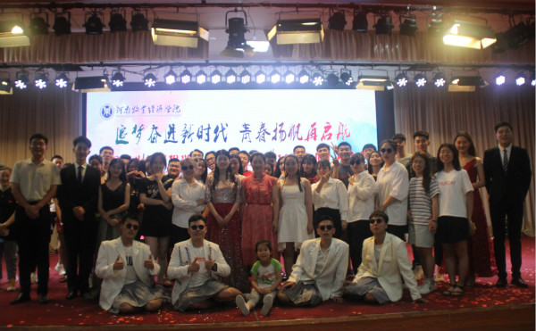 师生合影留念